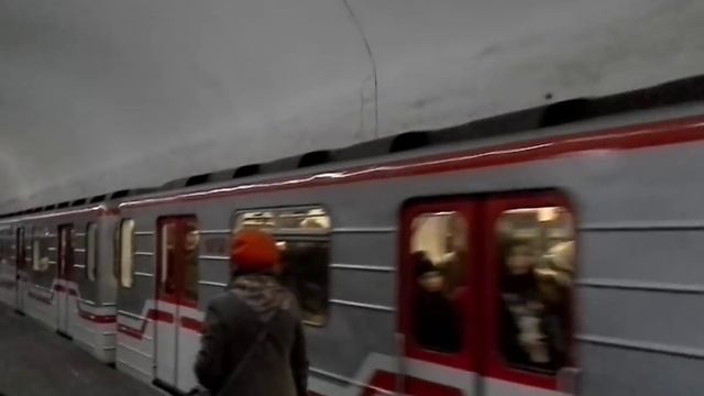 Tbilisi, Georgia metro Station Marjanishvili. Тбилиси, Метро Марджанишвили смотреть онлайн
