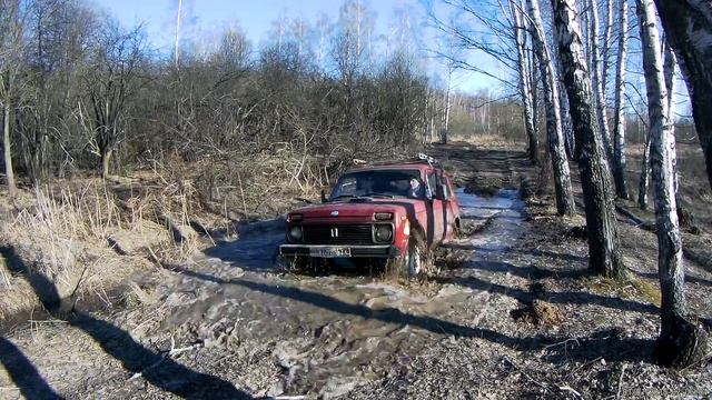 Лада 4x4 2121 Нива (ВАЗ Нива 2121) по бездорожью смотреть онлайн