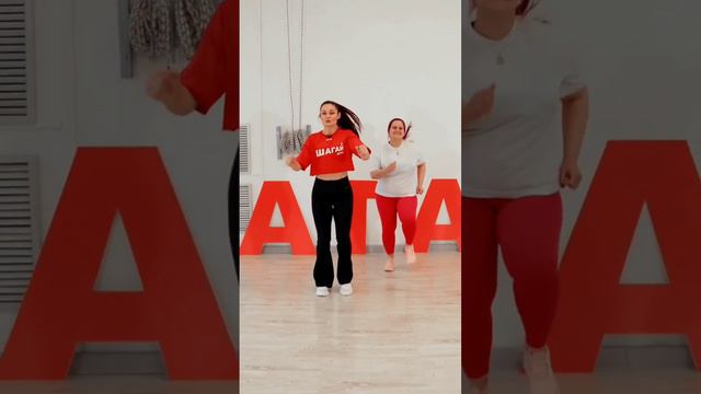 ШАГАЙ ДОМА ⚡ ПОД ХИТЫ: Забери Бесплатную Тренировку В Описании К Видео | Солнышко в руках 💃🏻 смотреть онлайн
