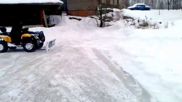 На квадрике расчищаем снег на льду. смотреть онлайн