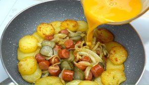 Такой омлет вы еще точно не пробовали. Супер сытное и вкусное блюдо