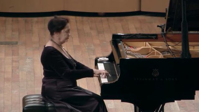 Бетховен: 32 вариации до минор - исполняет Мария Гамбарян