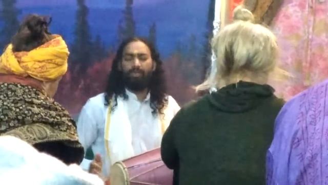 Мантра Шиве, Ом Шанти Ом, Ришикеш, Индия смотреть онлайн