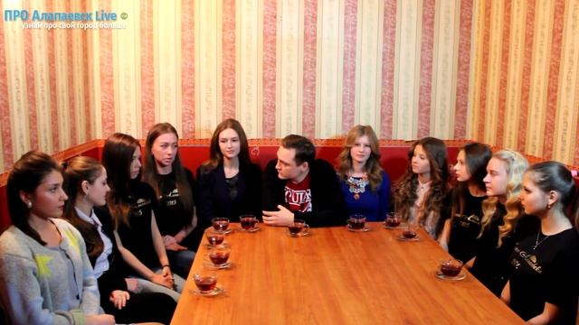 за столом #3 (Краса Алапаевска 2015) смотреть онлайн