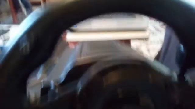 Первые шаги в игре Сити кар драйвинг с использованием игрового руля.