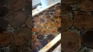 Стол из эпоксидной смолы. Часть 3. Заливка второго слоя.