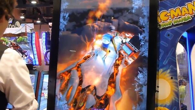 Super Alpine Racer - Bandai Namco/Raw Thrills - Amusement Expo 2014 смотреть онлайн