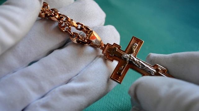 Двухцветный золотой крест Спаси и сохрани на золотой цепочке плетение Гучи смотреть онлайн