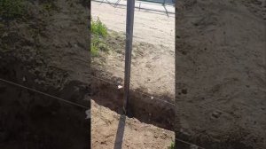 Установка заборных столбов. Бетонирование лунок.