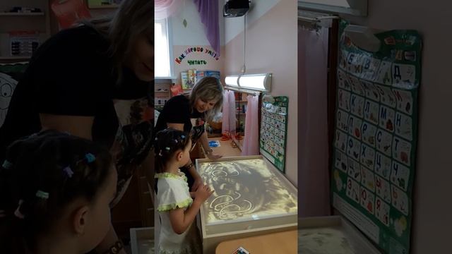Световой стол для рисования песком на индивидуальных занятиях учителя-логопеда смотреть онлайн