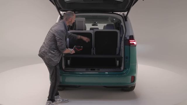 VW ID. Buzz 7-seater LWB Long Range EV MPV - FIRST LOOK смотреть онлайн