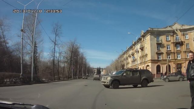 Маркса - Дзержинского. Требование уступить дорогу справа. смотреть онлайн