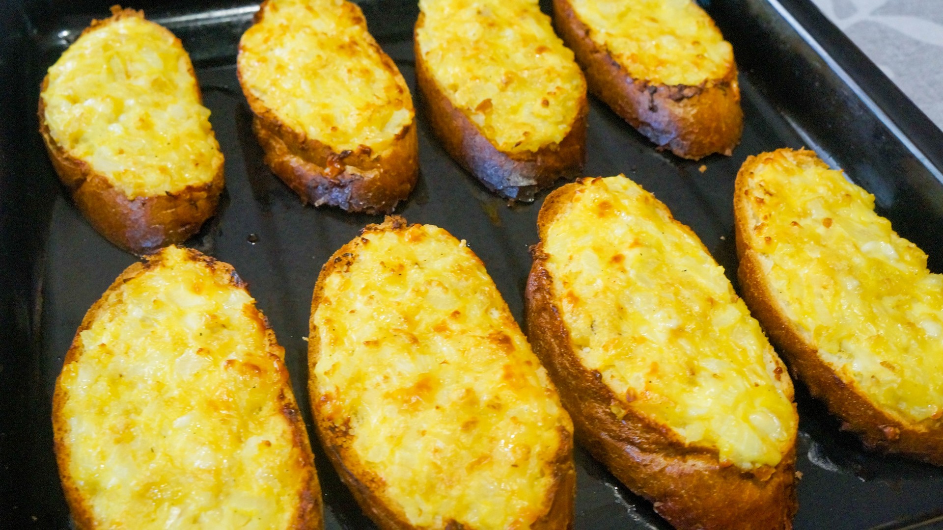 Луковые бутерброды в духовке смотреть онлайн