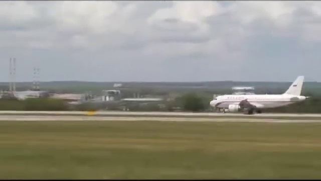 Взлет аэробуса. Аэропорт Минеральные воды. смотреть онлайн