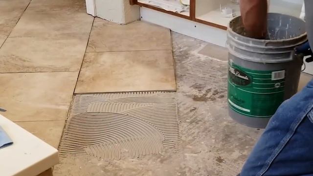 How to Lay Out and Set Tile on a Diagonal on the Floor - And a Brick Pattern on the Bathtub смотреть онлайн