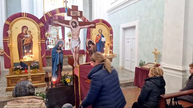 15:00 - УТРЕНЯ СТРАСТЕЙ ХРИСТОВИХ смотреть онлайн