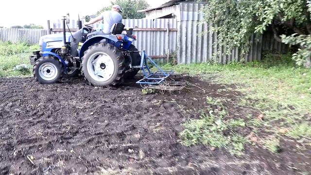 С СЫНОМ на тракторе. Сеем рожь под бороны на сидераты. смотреть онлайн