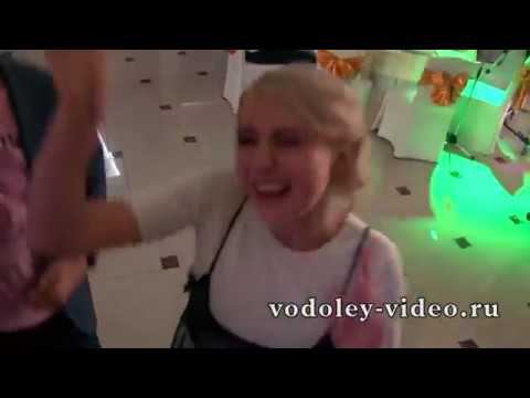 Выпускной в ресторане.   Танцы.