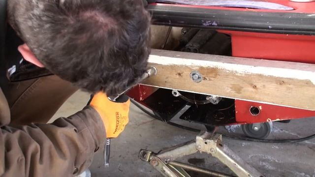 Removing a Stuck Jet Pump Off a 1993 Sea Doo GTX смотреть онлайн