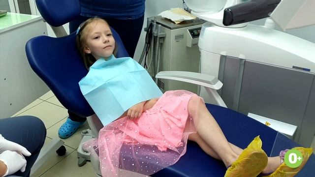 Ярик ПЕРВЫЙ РАЗ у СТОМАТОЛОГА! Алине вылечили 2 ЗУБА! ДЕТИ НЕ БОЯТСЯ ЗУБНОГО ВРАЧА! смотреть онлайн