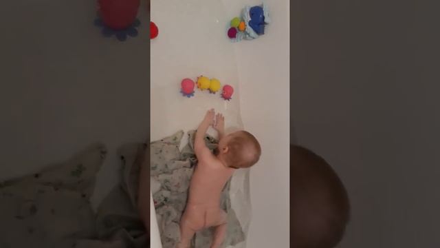 Families first. Как правильно купать ребенка смотреть онлайн