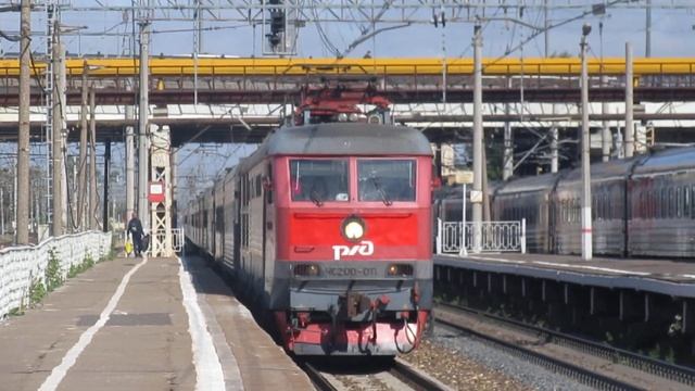 Электровоз ЧС200-011 с поездом№034В Таллин-Москва платформа Рижская 10.07.2019 смотреть онлайн