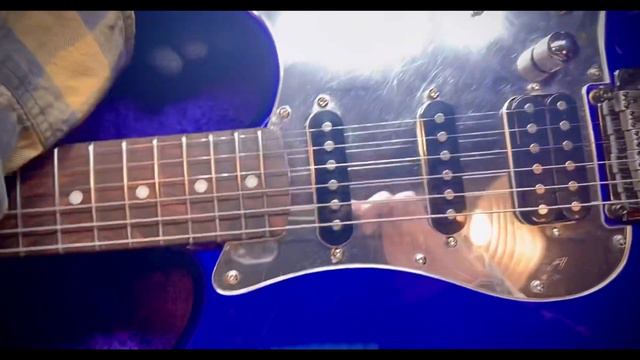Fender Starcaster смотреть онлайн
