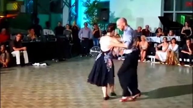 Красивое танго. Поменялись ролями в паре. Обмен обувью. смотреть онлайн