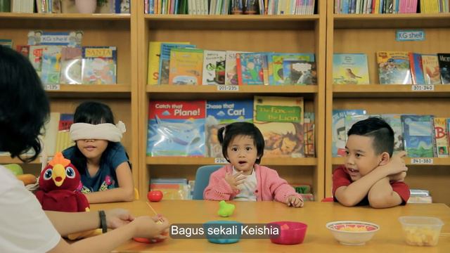 Little Chef Salad with Ms. Anggi - Membuat Salad Buah [Fun Learning with Kinderfield - Highfield] смотреть онлайн