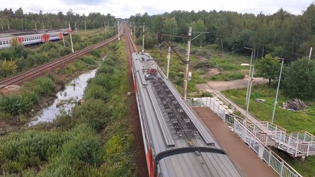 "Вид с моста!!!" ЭР2Р-7049 рейсом Савёловский вокзал-Дмитров отправляется с платформы Депо. смотреть онлайн