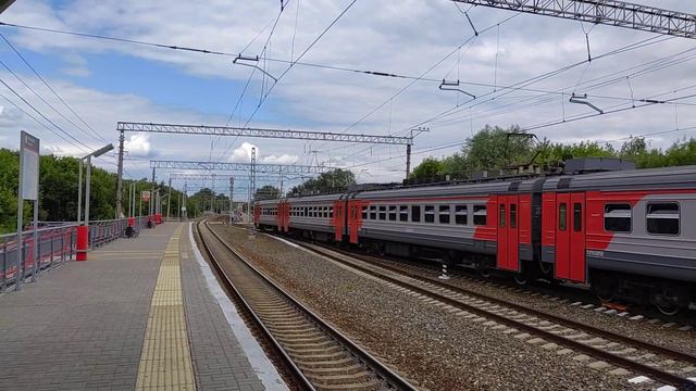 Электропоезд ЭД9Э-0003 сообщением Казань Пасс.-Сосновка отправляется со станции Вахитово смотреть онлайн