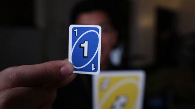 Giant and Tiny UNO Cards смотреть онлайн
