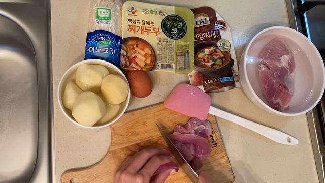 КОРЕЙСКИЙ СУП-ПУКТЯЙ | Рецепт со СЕКРЕТАМИ КОРЕЯНОК | Пончики в DUNKINDONATS | #CacaoDaily #10 смотреть онлайн