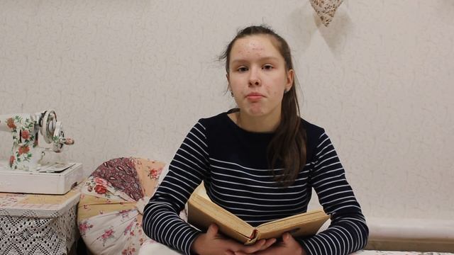 Ксения Попова читает Крылова Свинья под дубом смотреть онлайн