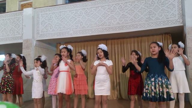 8 марта. Песня "Мама" (Мама, будь всегда со мною рядом) детский ансамбль смотреть онлайн