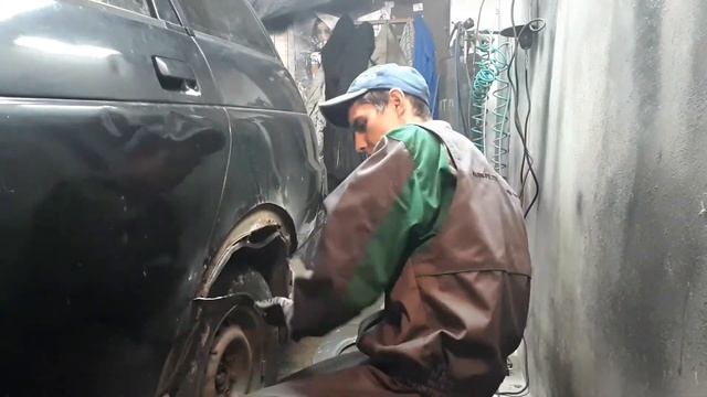 Ваз 2111 ремонт арки и убираем жуки из автохлама в нормальный ваз проект "черная молния" смотреть онлайн