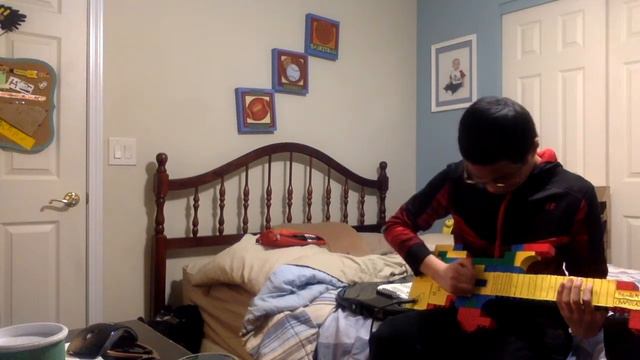 I made a Lego electric guitar (Bender Crapocaster) смотреть онлайн