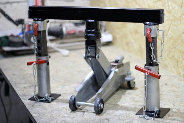 Страховочные стойки для автомобиля под подкатной домкрат