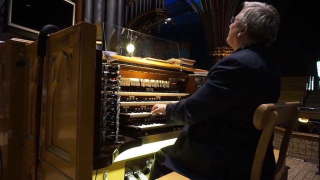 J.S. Bach - Toccata & Fugue in D minor - Organ Performance in Notre-Dame Basilica of Montreal смотреть онлайн