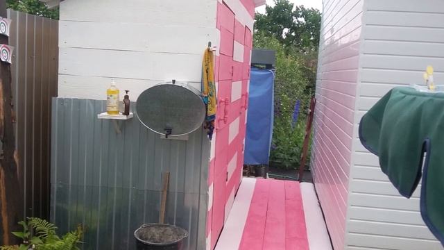 Саду 2 года (2017 г.). Часть 3. Зона отдыха, новый туалет и запасник для инвентаря. Своими руками. смотреть онлайн