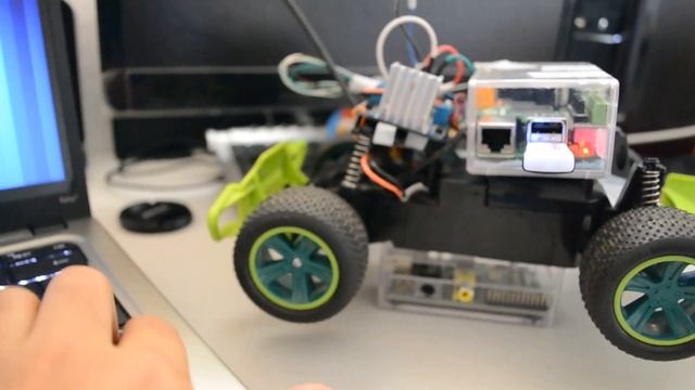 Raspberry pi H Bridge wifi Control With Python смотреть онлайн