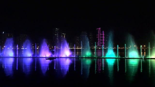 Поющий фонтан в Шардже, ОАЭ смотреть онлайн