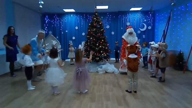 "Светлый праздник Новый год!" смотреть онлайн