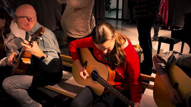 Jingle Bells - Strings and Things Guitar Ensemble смотреть онлайн