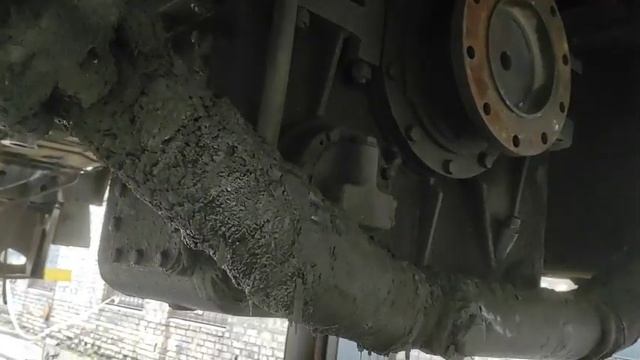 Взгляд на тепловоз ТГМ4 с необычной стороны. Обзор тепловоза ТГМ4 снизу без тележек смотреть онлайн