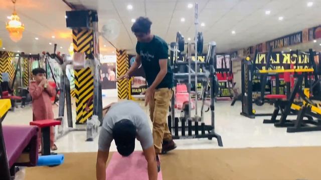 Bichara har gya ?? || Biceps challenge || Vlog #31 смотреть онлайн
