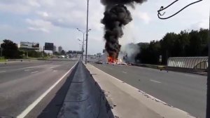 Машина с газовыми балонами взорвалась прямо на трассе!