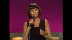 Mireille Mathieu follement heureuse 23.05.1974
