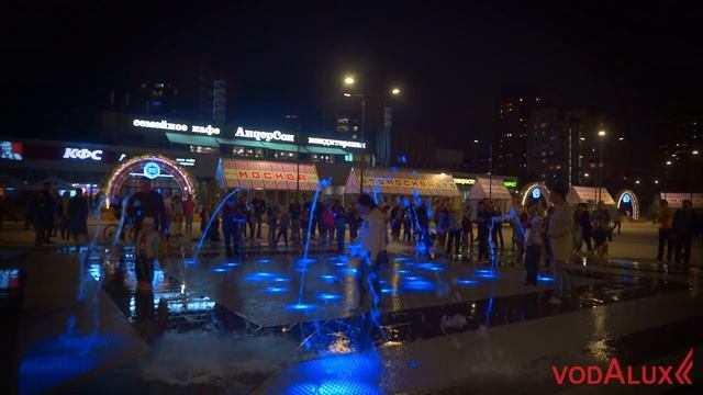 Цветомузыкальный танцующий фонтан в Зеленограде на площади Юности Poul Mouriat 1080 смотреть онлайн