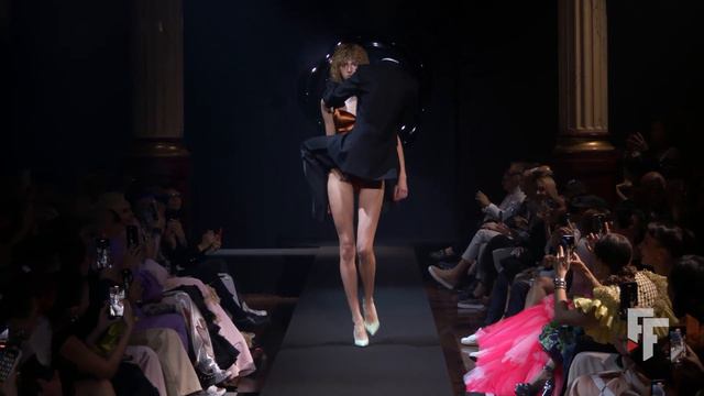 Viktor & Rolf | Haute Couture Fall Winter 2023/2024 | Full Show смотреть онлайн